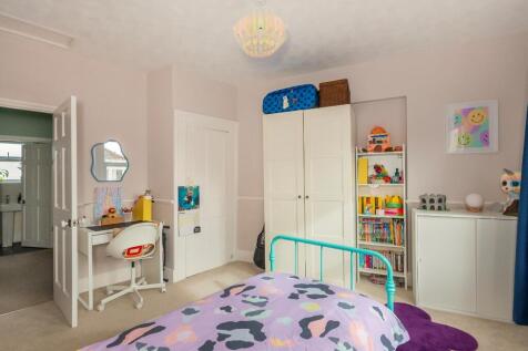 4M1RKE - Bedroom B.jpg