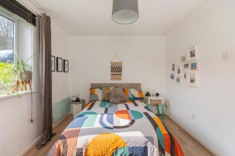 0Q2CAV - Bedroom B.jpg