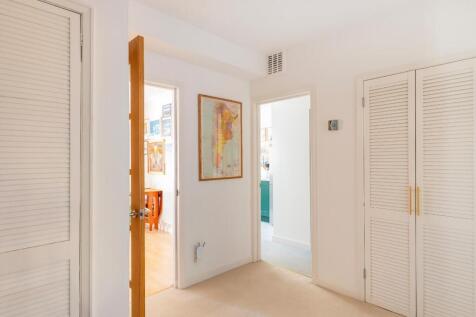 G0F3CRCM - Hallway B.jpg