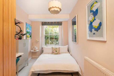 G0F3CRCM - Bedroom C.jpg