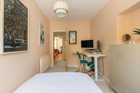 G0F3CRCM - Bedroom A.jpg