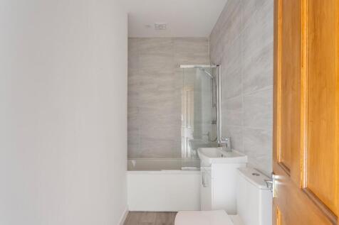 6C4HASG - Bathroom C.jpg