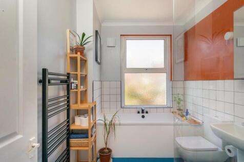 1H9SBH - Bathroom B.jpg