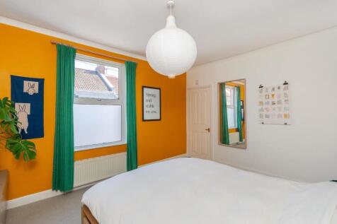 1H9SBH - Bedroom A.jpg