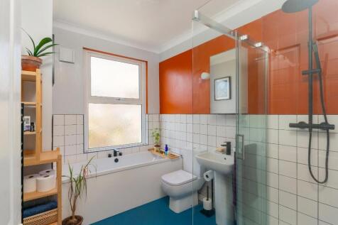 1H9SBH - Bathroom A.jpg