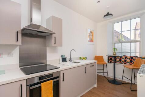 7C4HFS - Kitchen Diner B.jpg