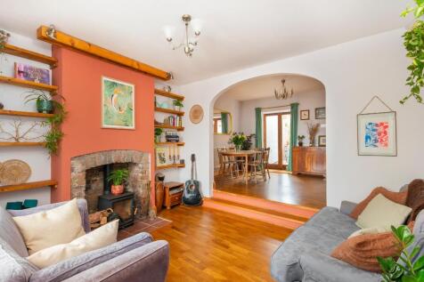 1B0H9HN - Living Room B.jpg