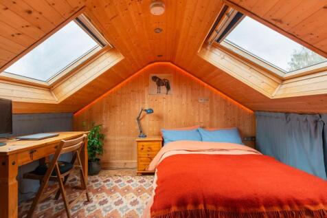 1B0H9HN - Loft Room A.jpg