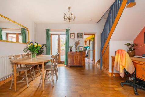 1B0H9HN - Dining Room B.jpg