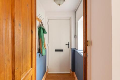 1B0H9HN - Porch A.jpg
