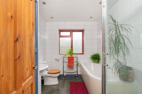 1B0H9HN - Bathroom C.jpg