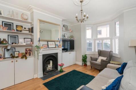 1G5SBR - Living Room C.jpg