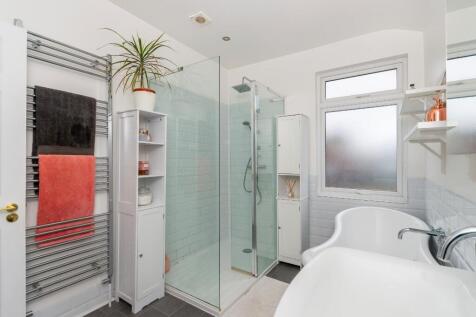 1G5SBR - Bathroom B.jpg
