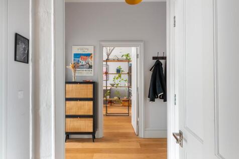1C1HBR - Hallway B.jpg