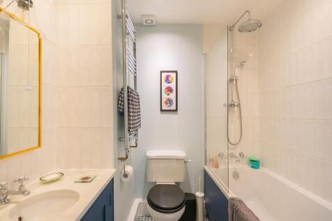 GF5FDSHS - Bathroom B.jpg