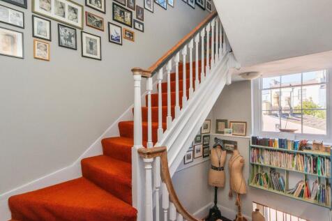 1S2PKN - Staircase A.jpg