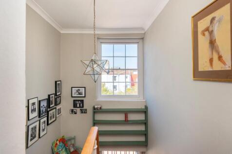 1S2PKN - Staircase B.jpg