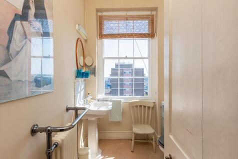 1S2PKN - Bathroom A.jpg