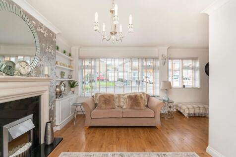 4R8DHE - Living Room B.jpg