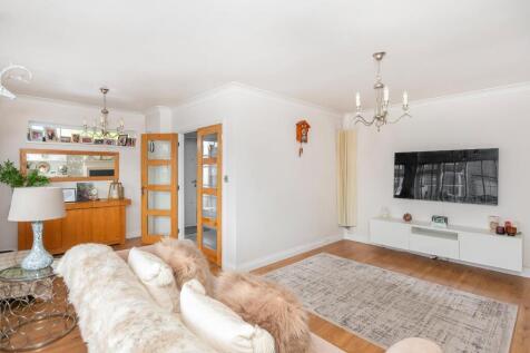 4R8DHE - Living Room A.jpg