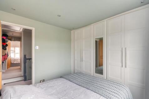 4R8DHE - Bedroom A.jpg