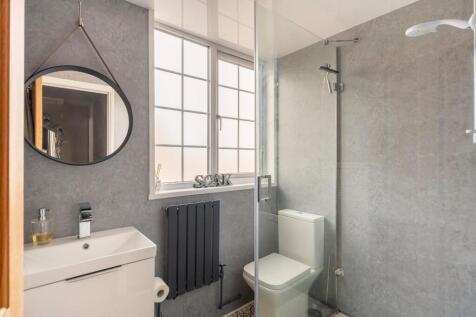 4R8DHE - Bathroom C.jpg