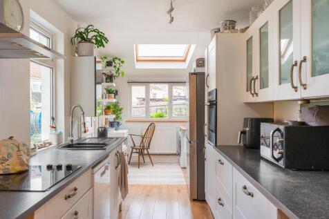 0H6RBR - Kitchen C.jpg