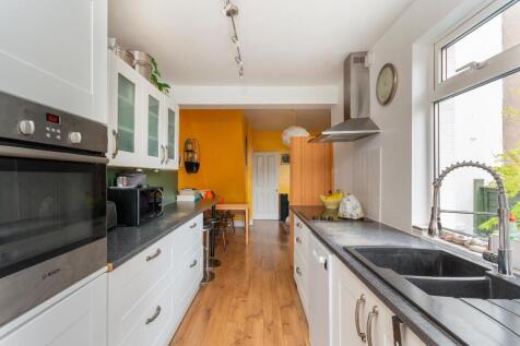 0H6RBR - Kitchen A.jpg