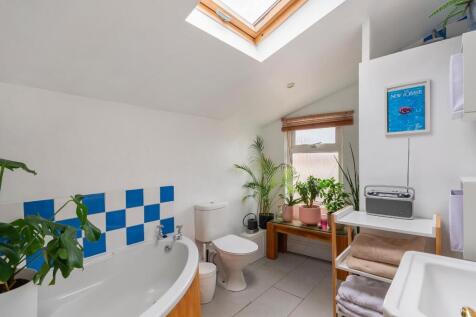0H6RBR - Bathroom B.jpg