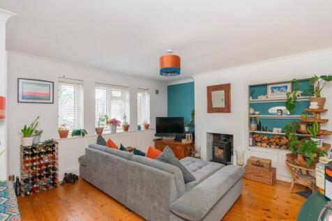 1B0R4BR - Living Room D.jpg