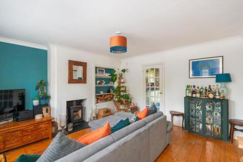 1B0R4BR - Living Room C.jpg