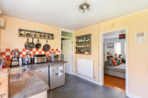 1B0R4BR - Kitchen A.jpg