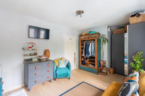 1B0R4BR - Bedroom A.jpg