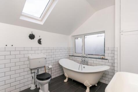 6S2AAD - Bathroom D.jpg