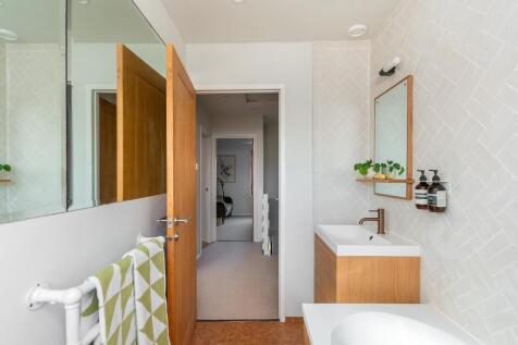 3R2MHS - Bathroom A.jpg