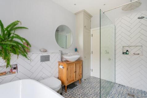 1L3PSG - Bathroom B.jpg