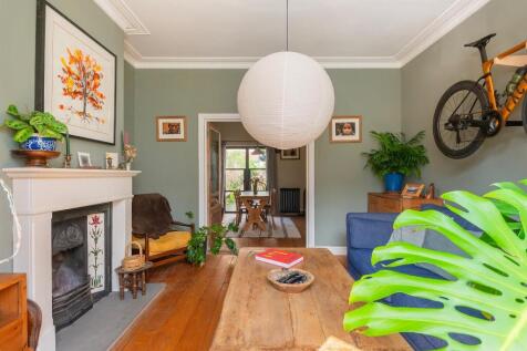 4B3REN - Living Room C.jpg