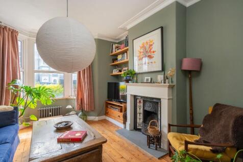4B3REN - Living Room D.jpg