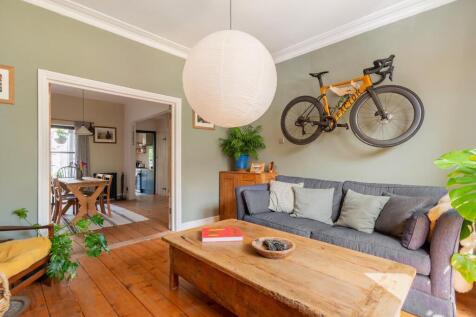 4B3REN - Living Room B.jpg