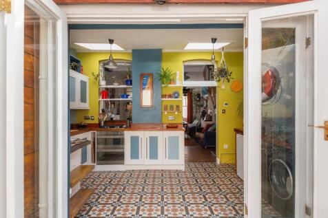 4R5RMR - Kitchen A.jpg