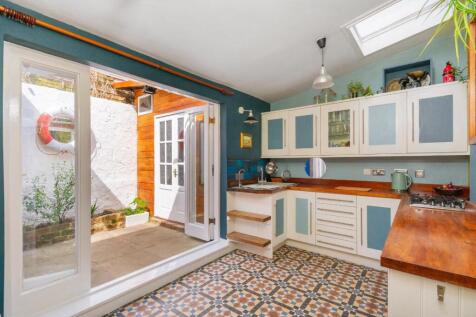 4R5RMR - Kitchen C.jpg
