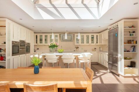 2C1RCN - Kitchen I.jpg