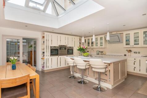 2C1RCN - Kitchen G.jpg