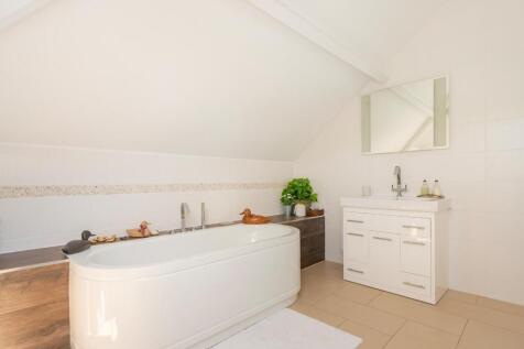 2C1RCN - Ensuite C.jpg
