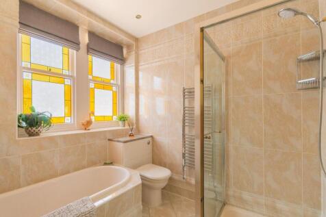 2C1RCN - Bathroom B.jpg