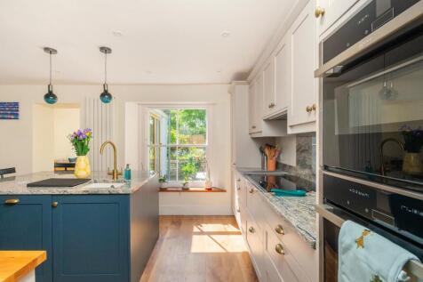 4A2RSV - Kitchen B.jpg