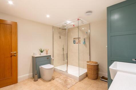 4A2RSV - Bathroom A.jpg