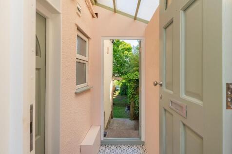 G0F3BRSA - Porch B.jpg