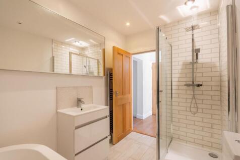 G0F3BRSA - Bathroom A.jpg