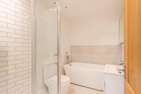 G0F3BRSA - Bathroom B.jpg